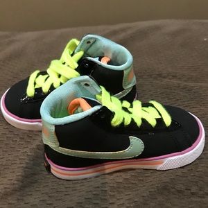 Nike’s shoes. Have only been worn once.